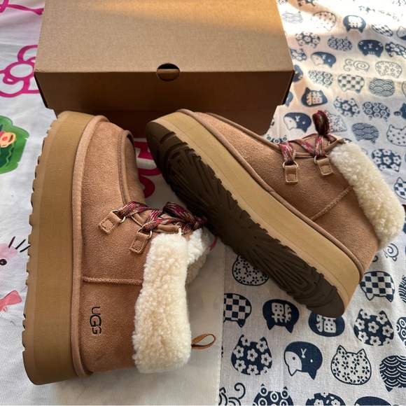 Ugg Classic Mini Platform Tied Series Plush-Lined Platform Ankle Boots - Picture 6 of 9